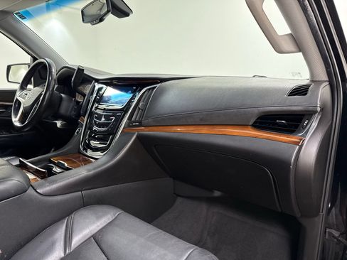 Used 2015 Cadillac Escalade 4WD image 30