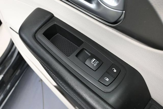 Used 2018 Chrysler Pacifica Limited FWD image 43