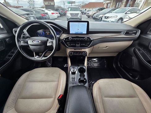 Used 2020 Ford Escape Titanium image 22
