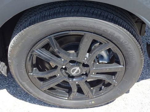 Used 2022 Nissan Kicks SR image 13