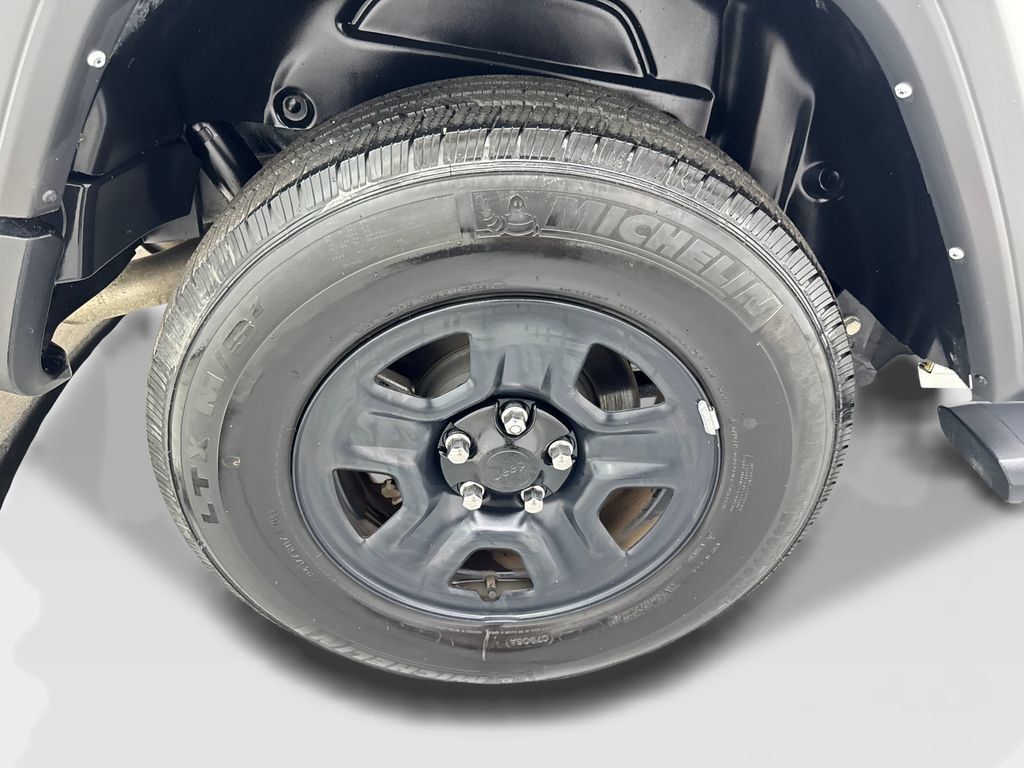 Used 2022 Jeep Wrangler Sport AWD/4WD image 78