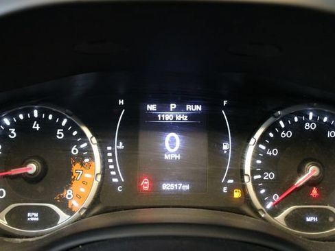 Used 2018 Jeep Renegade Latitude w/ Cold Weather Group AWD/4WD image 21