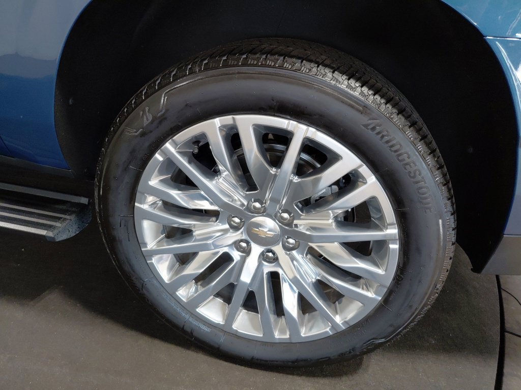 Certified 2026 Chevrolet Suburban High Country AWD/4WD image 38