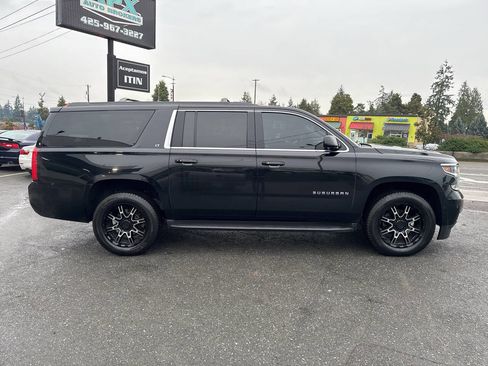 Used 2018 Chevrolet Suburban LT image 8