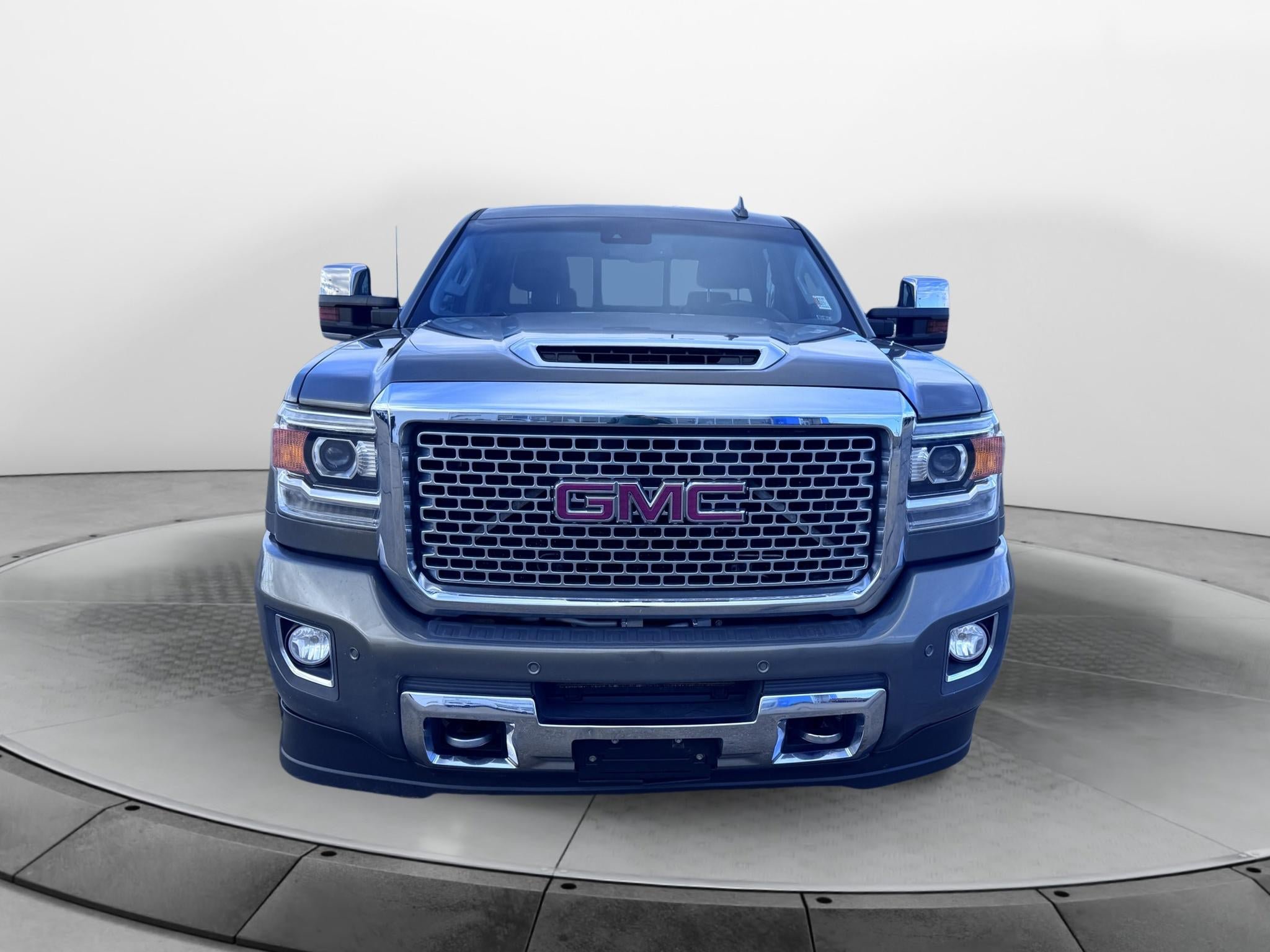 Used 2017 GMC Sierra 2500 Denali w/ Duramax Plus Package AWD/4WD image 8