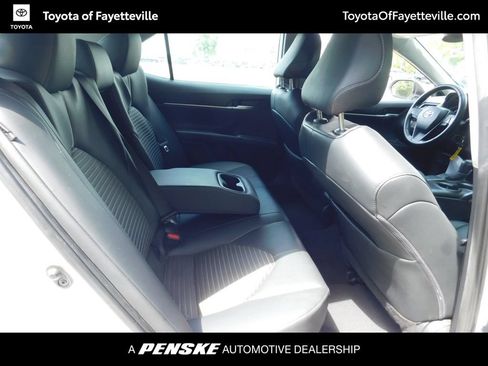 Used 2023 Toyota Camry SE FWD image 5