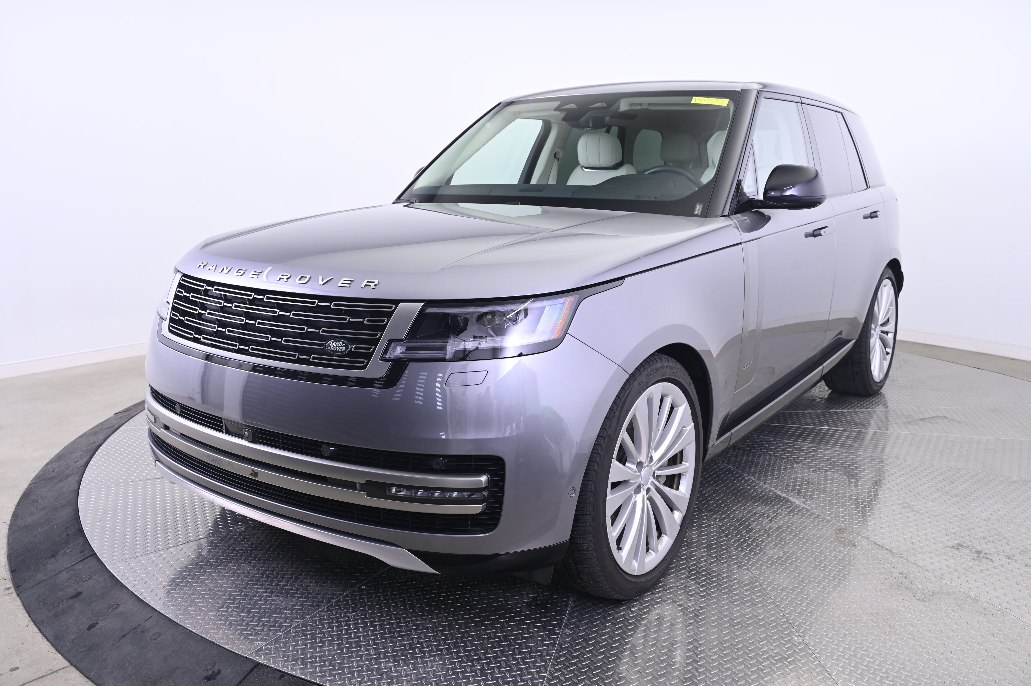 Used 2024 Land Rover Range Rover SE AWD/4WD image 1