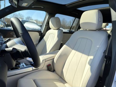 New 2025 Mercedes-Benz GLB 250 4MATIC image 12