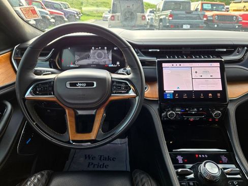 Used 2022 Jeep Grand Cherokee Summit AWD/4WD image 18