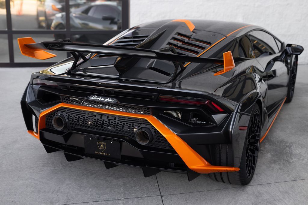Used 2023 Lamborghini Huracan STO RWD image 18