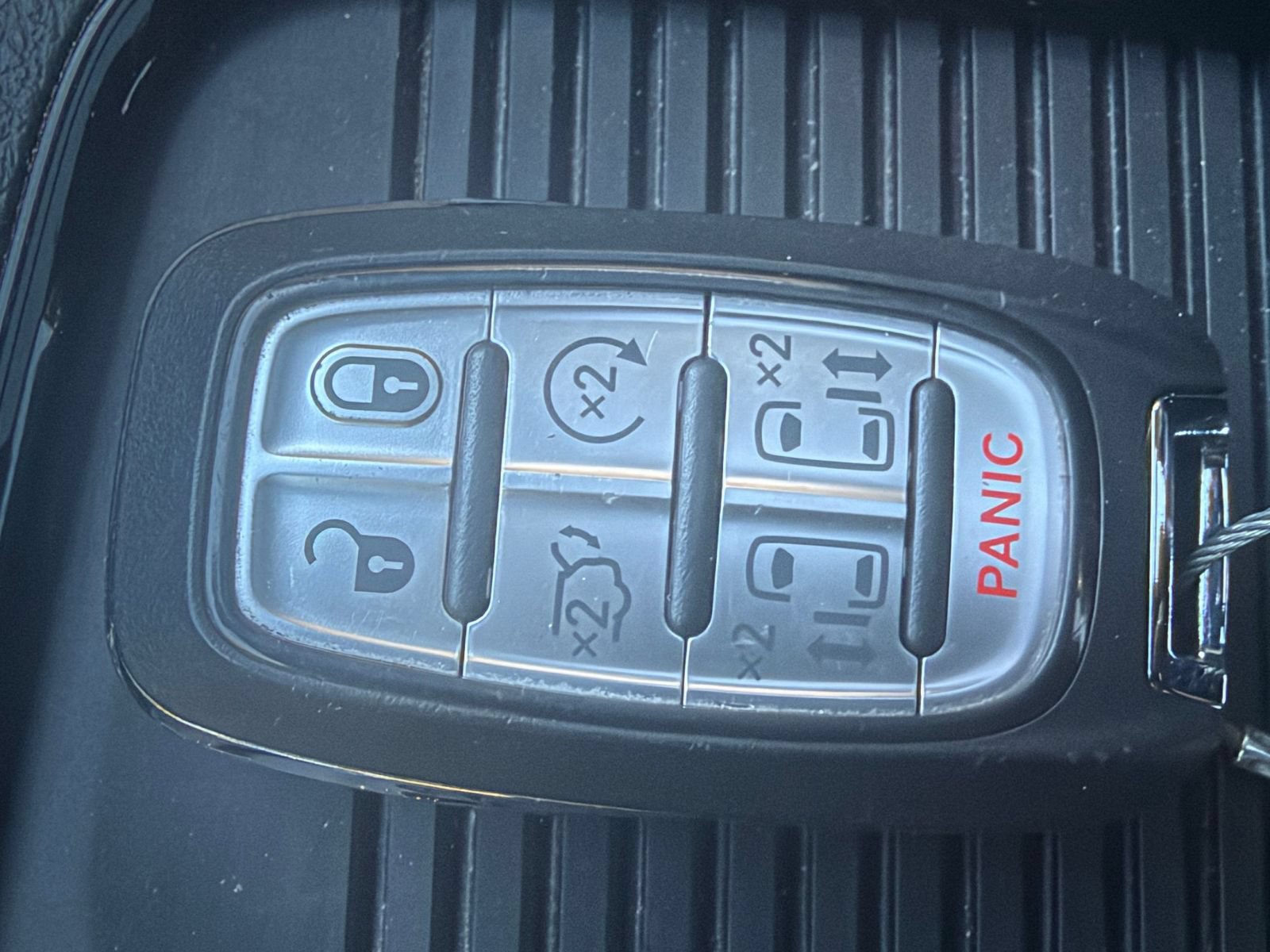 Used 2025 Chrysler Pacifica Limited FWD image 27