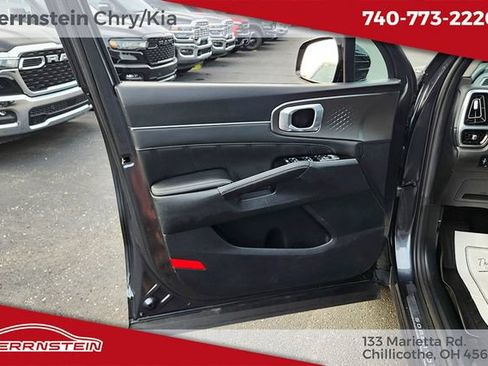 Used 2023 Kia Sorento SX AWD/4WD image 14