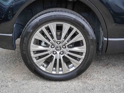 Used 2021 Toyota Venza Limited image 7