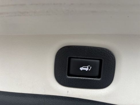 Used 2019 Nissan Rogue SV image 24