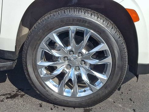 Used 2022 GMC Yukon SLT w/ SLT Premium Package image 8