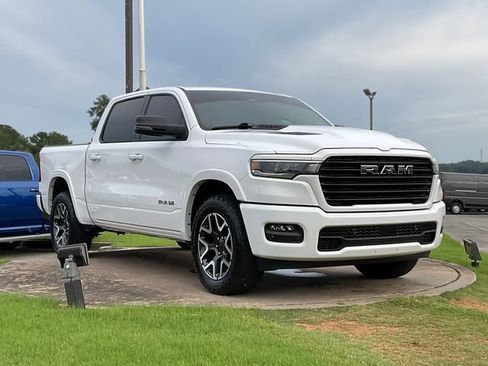 Used 2025 RAM 1500 Laramie w/ Sport Appearance Package AWD/4WD image 9
