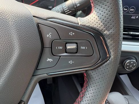 Used 2025 Chevrolet Trax RS w/ Driver Confidence Package FWD image 18