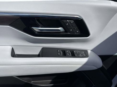 New 2026 Chevrolet Suburban Premier RWD image 21