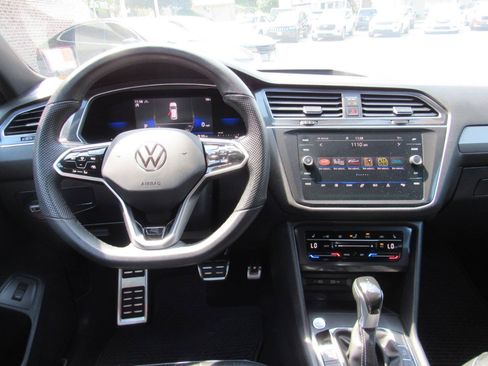 Used 2022 Volkswagen Tiguan SE R-Line AWD/4WD image 5