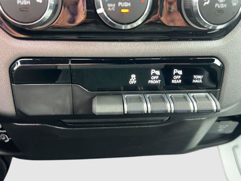 Used 2025 RAM 1500 Big Horn AWD/4WD image 40