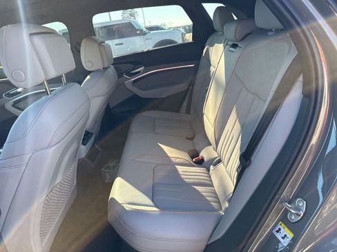 Used 2022 Audi e-tron Chronos w/ Chronos Package image 9