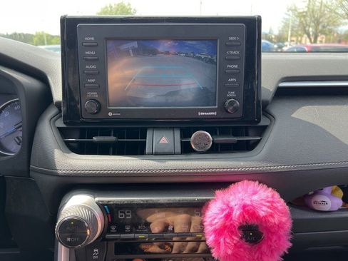 Used 2020 Toyota RAV4 LE w/ Carpet Mat Package image 8