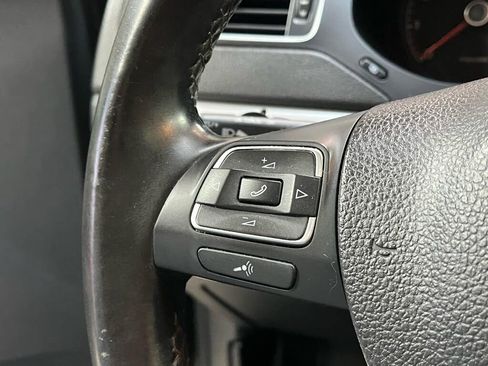 Used 2011 Volkswagen Jetta SEL FWD image 11