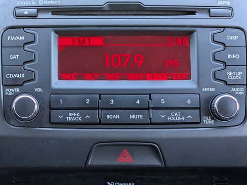 Used 2011 Kia Sportage SX w/ Premium Pkg w/Leather Seats image 18