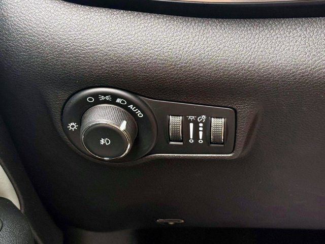 Certified 2025 Jeep Compass Limited AWD/4WD image 22