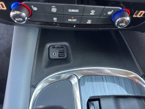 Used 2021 Buick Enclave Essence image 43