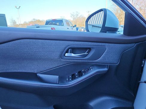 Used 2021 Nissan Rogue SV image 18