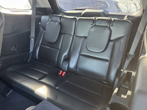 Used 2021 Ford Explorer XLT w/ Equipment Group 202A image 9