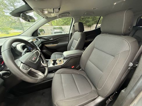 Used 2023 GMC Acadia SLE w/ Driver Convenience Package image 10