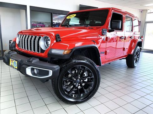 Used 2025 Jeep Wrangler Unlimited Sahara w/ Safety Group AWD/4WD image 2