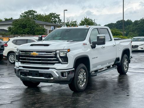 Used 2026 Chevrolet Silverado 2500 LTZ w/ LTZ Premium Package AWD/4WD image 5