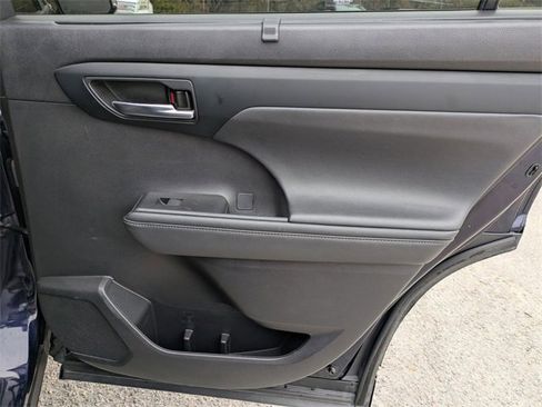 Certified 2023 Toyota Highlander XSE image 38