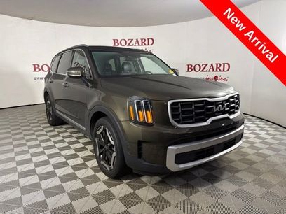 Used 2024 Kia Telluride S w/ S Sunroof Package