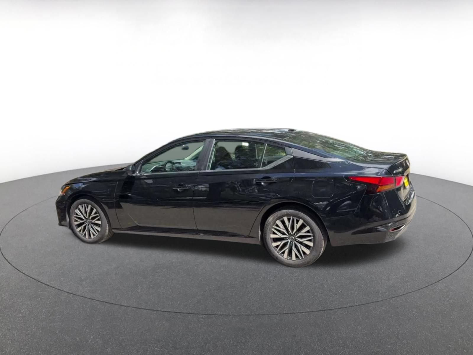 Used 2026 Nissan Altima 2.5 SV FWD image 9