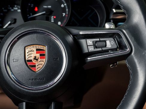 Certified 2025 Porsche Macan image 19