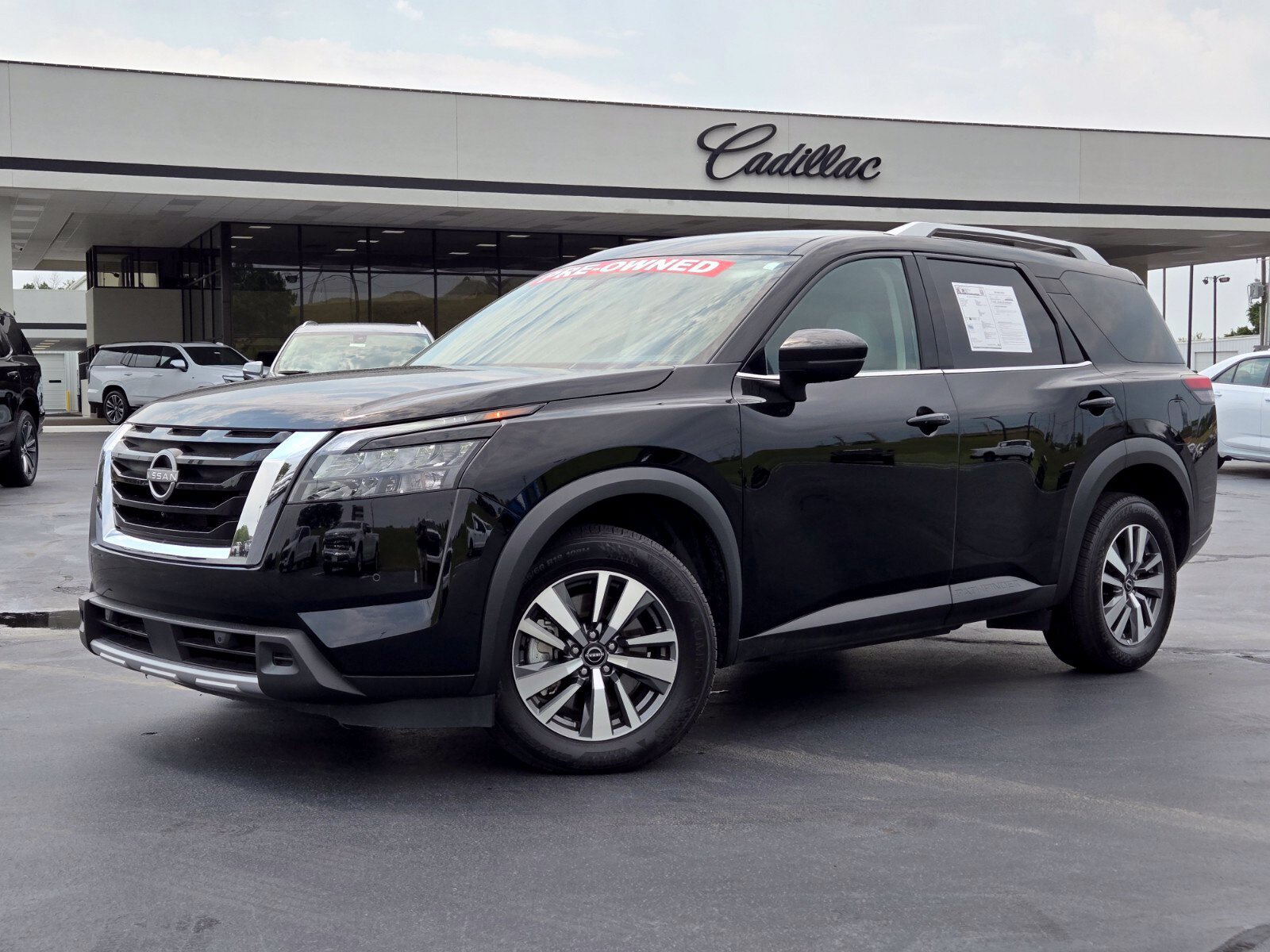 Used 2025 Nissan Pathfinder SL AWD/4WD image 1