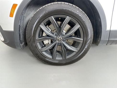 Used 2024 Volkswagen Tiguan SE AWD/4WD image 28