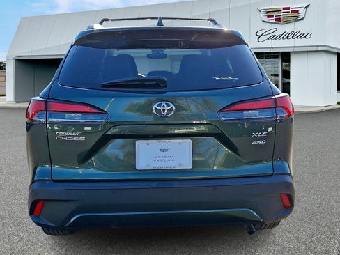 Used 2022 Toyota Corolla Cross XLE w/ Convenience Package image 5