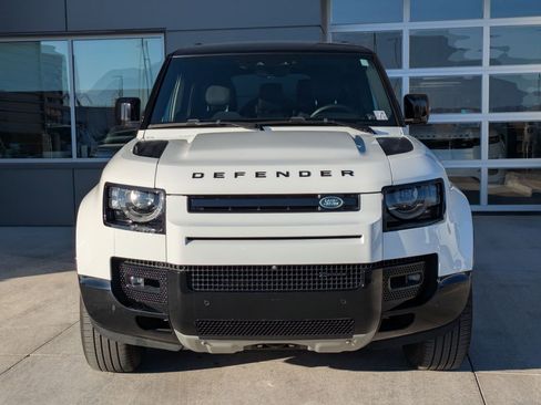 Used 2023 Land Rover Defender 130 X-Dynamic SE image 2