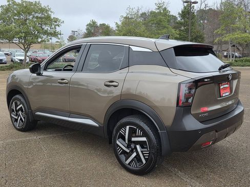 Used 2026 Nissan Kicks SV image 6