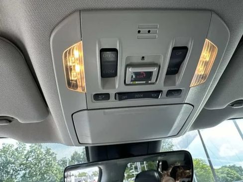 Used 2021 Toyota Highlander XLE AWD/4WD image 45