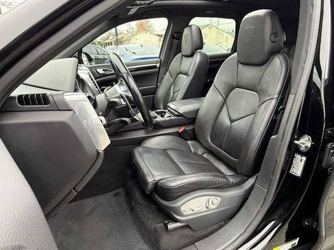 Used 2018 Porsche Cayenne Platinum Edition image 4