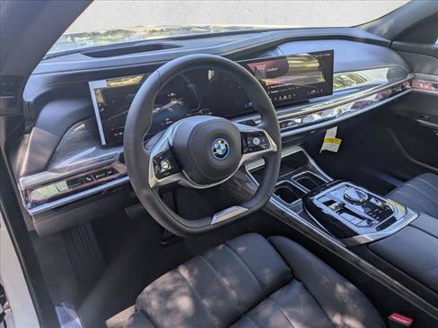 Used 2025 BMW i7 eDrive50 w/ Premium Package RWD image 10