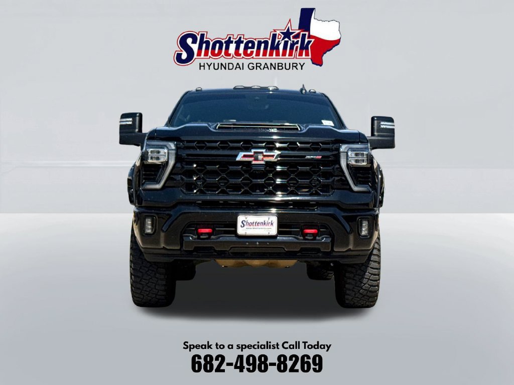 Used 2024 Chevrolet Silverado 2500 ZR2 w/ Technology Package AWD/4WD image 2