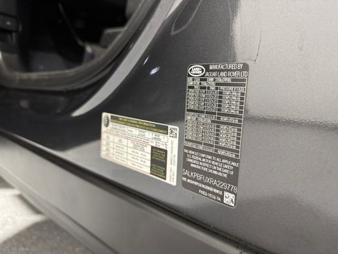 Used 2024 Land Rover Range Rover Long Wheelbase SE image 36