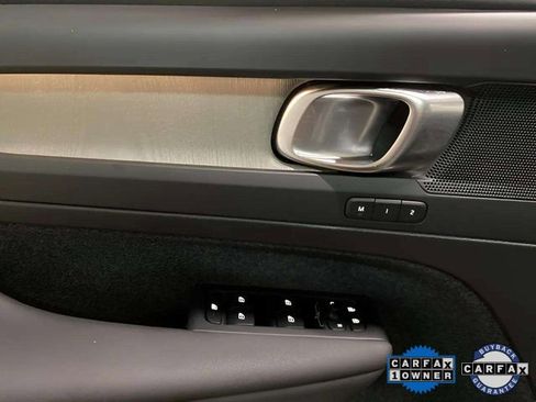 Used 2025 Volvo XC40 B5 Plus image 34